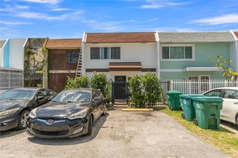 Townhouse in Miami, Florida 3 bedrooms, 124.86 sq.m. № 1863449 - photo 2