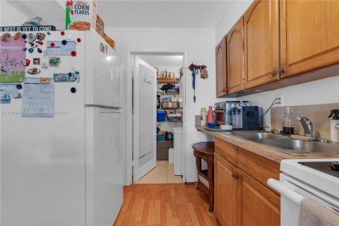 Townhouse in Miami, Florida 3 bedrooms, 124.86 sq.m. № 1863449 - photo 17