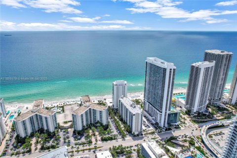 Copropriété à vendre à Hollywood, Floride: 4 chambres, 293.85 m2 № 1927443 - photo 11