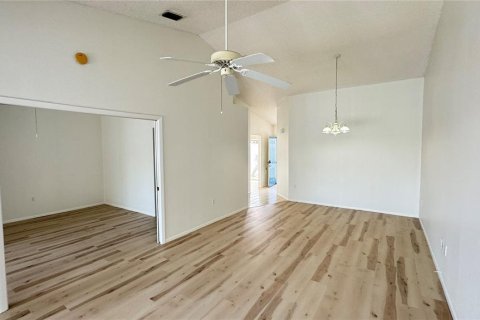 House in Bradenton, Florida 2 bedrooms, 105.17 sq.m. № 2376657 - photo 5
