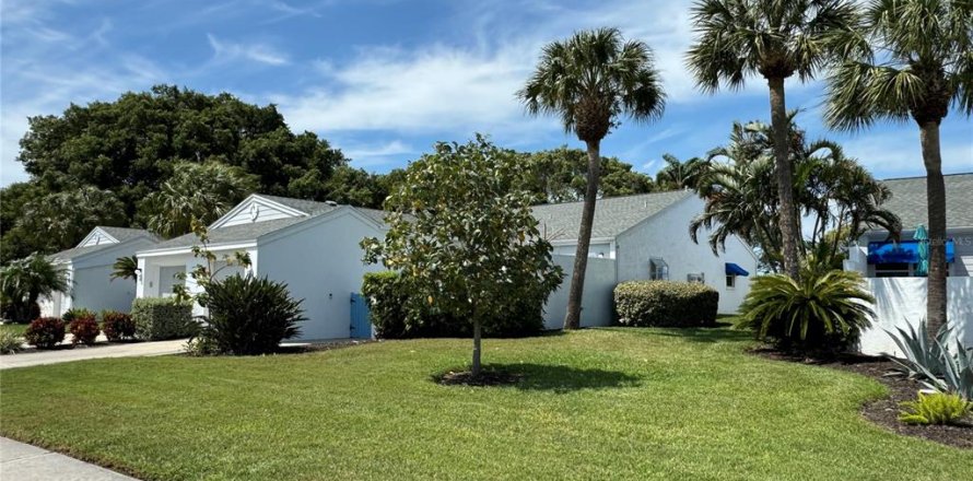 House in Bradenton, Florida 2 bedrooms, 105.17 sq.m. № 2376657