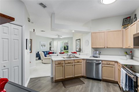 House in Land O' Lakes, Florida 2 bedrooms, 99.68 sq.m. № 1542817 - photo 4