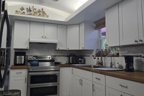 Купить виллу или дом в Холливуд, Флорида 3 спальни, 120.68м2, № 2046808 - фото 12