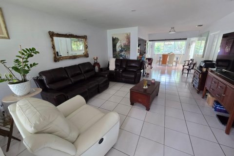 Купить виллу или дом в Холливуд, Флорида 3 спальни, 120.68м2, № 2046808 - фото 23