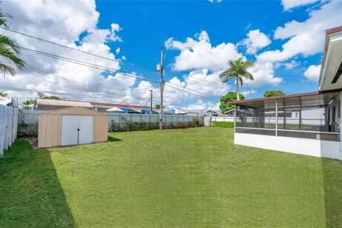 Casa en venta en Miami Gardens, Florida, 4 dormitorios, 94.85 m2 № 1845819 - foto 14