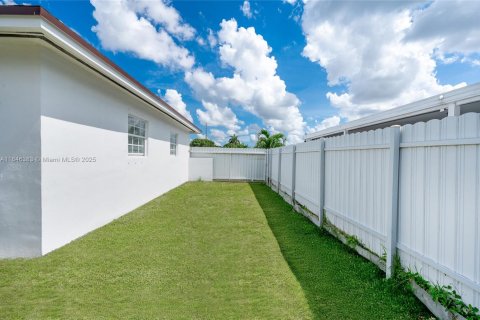 Casa en venta en Miami Gardens, Florida, 4 dormitorios, 94.85 m2 № 1845819 - foto 13