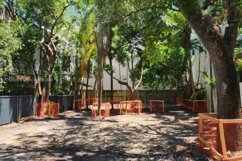 Propiedad comercial en venta en Miami, Florida № 1960890 - foto 2