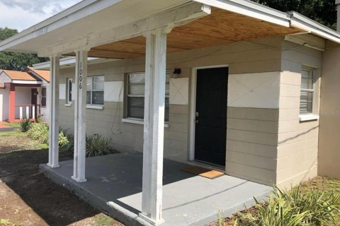 House in Tampa, Florida 3 bedrooms, 100.06 sq.m. № 1735408 - photo 1