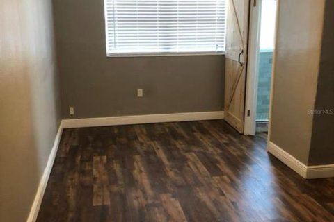 House in Tampa, Florida 3 bedrooms, 100.06 sq.m. № 1735408 - photo 2