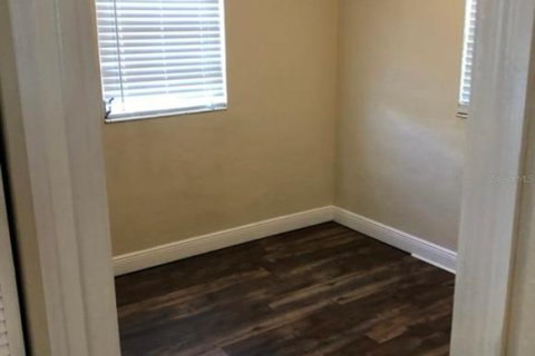 House in Tampa, Florida 3 bedrooms, 100.06 sq.m. № 1735408 - photo 4