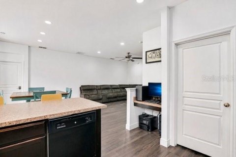 Casa en venta en Groveland, Florida, 4 dormitorios, 160.07 m2 № 2234871 - foto 9