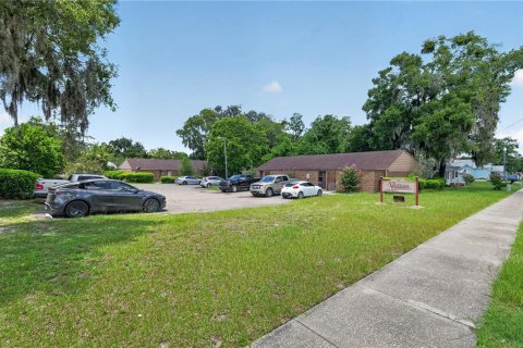 Commercial property in High Springs, Florida 4 bedrooms, 243.78 sq.m. № 2157829 - photo 4