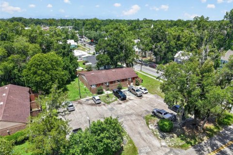 Commercial property in High Springs, Florida 4 bedrooms, 243.78 sq.m. № 2157829 - photo 2