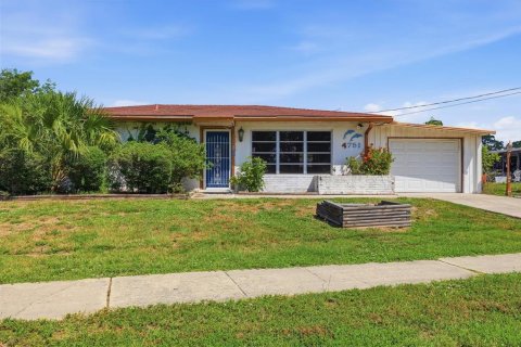 Villa ou maison à vendre à North Port, Floride: 2 chambres, 109.16 m2 № 2148810 - photo 2