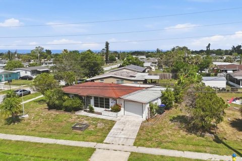 Villa ou maison à vendre à North Port, Floride: 2 chambres, 109.16 m2 № 2148810 - photo 3