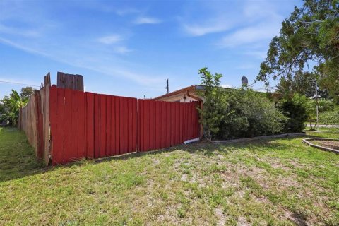 Villa ou maison à vendre à North Port, Floride: 2 chambres, 109.16 m2 № 2148810 - photo 17