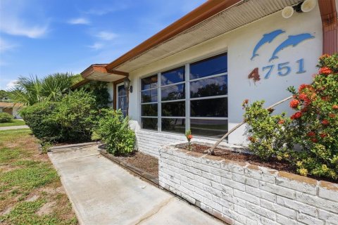 Villa ou maison à vendre à North Port, Floride: 2 chambres, 109.16 m2 № 2148810 - photo 12