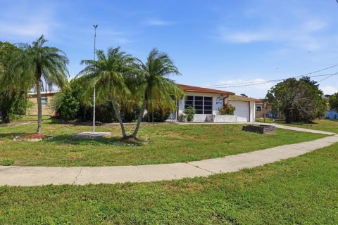 Villa ou maison à vendre à North Port, Floride: 2 chambres, 109.16 m2 № 2148810 - photo 7