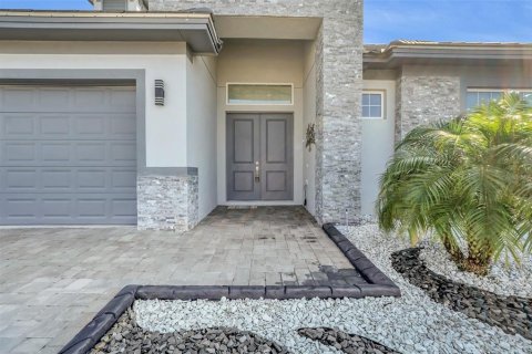 House in Davenport, Florida 4 bedrooms, 206.71 sq.m. № 1915539 - photo 3
