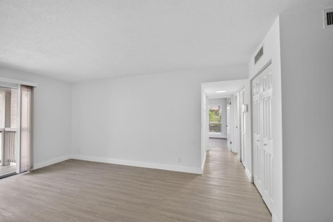 Купить кондоминиум в Уэст-Палм-Бич, Флорида 3 комнаты, 85.84м2, № 2085902 - фото 3