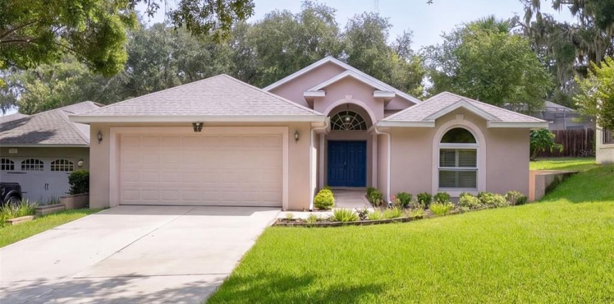 Villa ou maison à Eustis, Floride 3 chambres, 155.43 m2 № 2425240