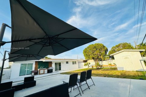 Casa en Pembroke Pines, Florida 3 dormitorios, 83.33 m2 № 2016965