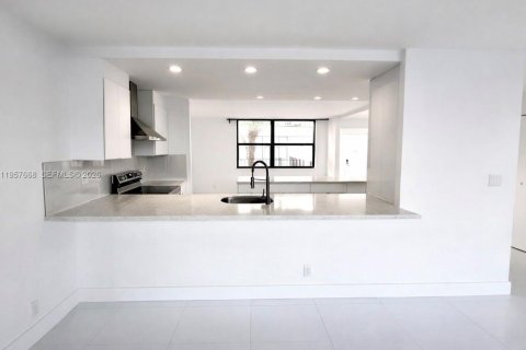 Condominio en alquiler en Aventura, Florida, 3 dormitorios, 128.21 m2 № 2011527 - foto 4
