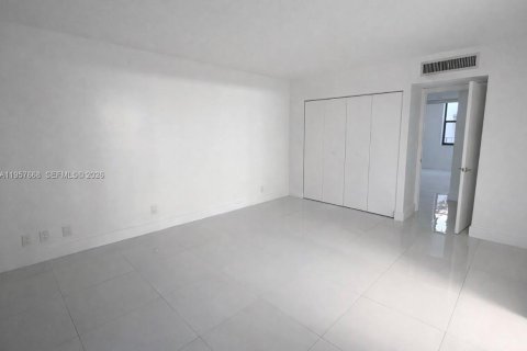 Condominio en alquiler en Aventura, Florida, 3 dormitorios, 128.21 m2 № 2011527 - foto 11