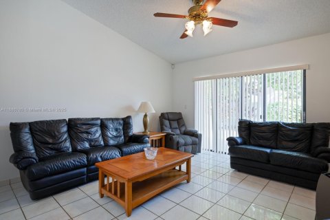 Villa ou maison à vendre à Miami, Floride: 4 chambres, 164.9 m2 № 1939110 - photo 7