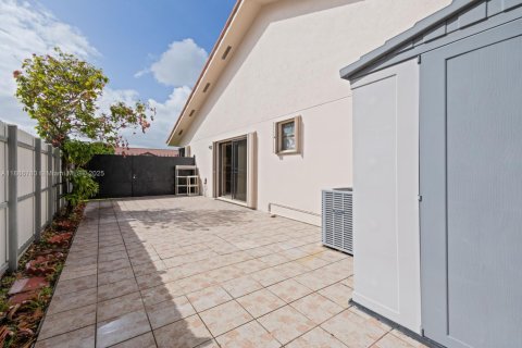 Villa ou maison à vendre à Miami, Floride: 4 chambres, 164.9 m2 № 1939110 - photo 18