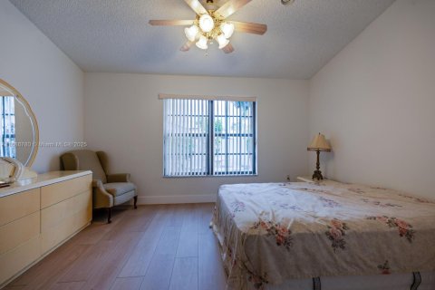 Villa ou maison à vendre à Miami, Floride: 4 chambres, 164.9 m2 № 1939110 - photo 9