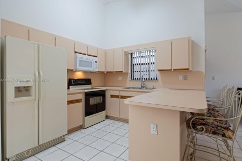 Villa ou maison à vendre à Miami, Floride: 4 chambres, 164.9 m2 № 1939110 - photo 6