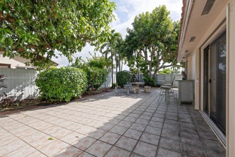 Villa ou maison à vendre à Miami, Floride: 4 chambres, 164.9 m2 № 1939110 - photo 16