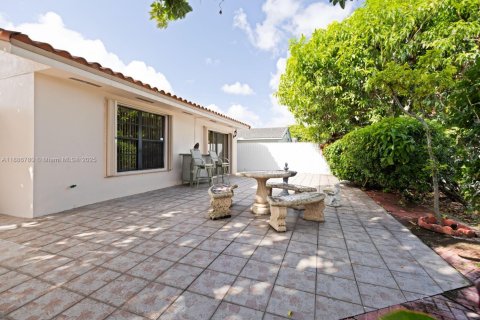 Villa ou maison à vendre à Miami, Floride: 4 chambres, 164.9 m2 № 1939110 - photo 17