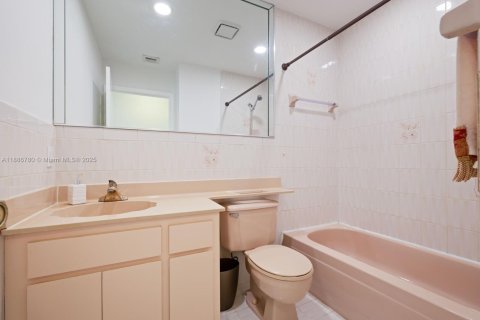 Villa ou maison à vendre à Miami, Floride: 4 chambres, 164.9 m2 № 1939110 - photo 12