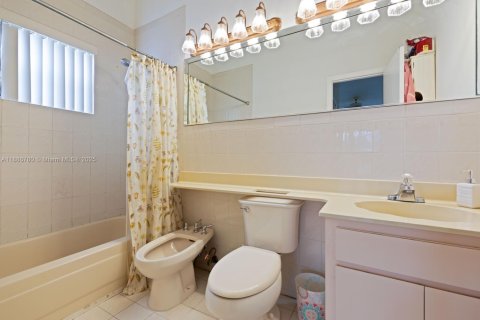 Villa ou maison à vendre à Miami, Floride: 4 chambres, 164.9 m2 № 1939110 - photo 10