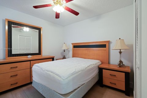Villa ou maison à vendre à Miami, Floride: 4 chambres, 164.9 m2 № 1939110 - photo 14