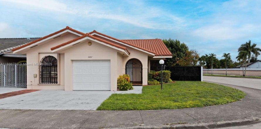 Villa ou maison à Miami, Floride 4 chambres, 164.9 m2 № 1939110