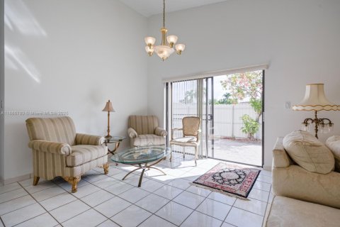 Villa ou maison à vendre à Miami, Floride: 4 chambres, 164.9 m2 № 1939110 - photo 4