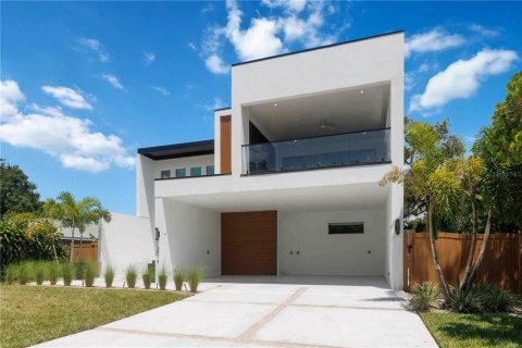 House in Sarasota, Florida 5 bedrooms, 442.31 sq.m. № 2314309
