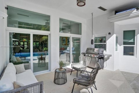 House in Golden Beach, Florida 5 bedrooms, 308.71 sq.m. № 1891198 - photo 18
