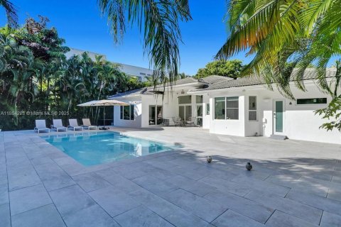 House in Golden Beach, Florida 5 bedrooms, 308.71 sq.m. № 1891198 - photo 25