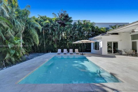House in Golden Beach, Florida 5 bedrooms, 308.71 sq.m. № 1891198 - photo 20