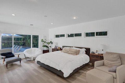 House in Golden Beach, Florida 5 bedrooms, 308.71 sq.m. № 1891198 - photo 9