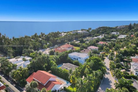 House in Golden Beach, Florida 5 bedrooms, 308.71 sq.m. № 1891198 - photo 24
