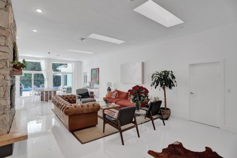 House in Golden Beach, Florida 5 bedrooms, 308.71 sq.m. № 1891198 - photo 6