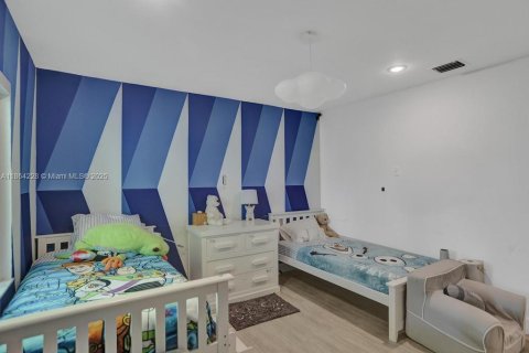House in Golden Beach, Florida 5 bedrooms, 308.71 sq.m. № 1891198 - photo 12