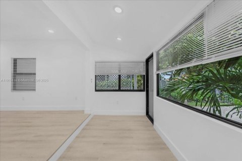 House in Miami, Florida 3 bedrooms, 77.2 sq.m. № 1971373 - photo 22
