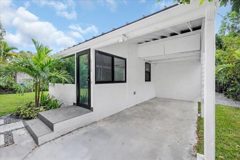 House in Miami, Florida 3 bedrooms, 77.2 sq.m. № 1971373 - photo 16