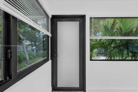 House in Miami, Florida 3 bedrooms, 77.2 sq.m. № 1971373 - photo 18